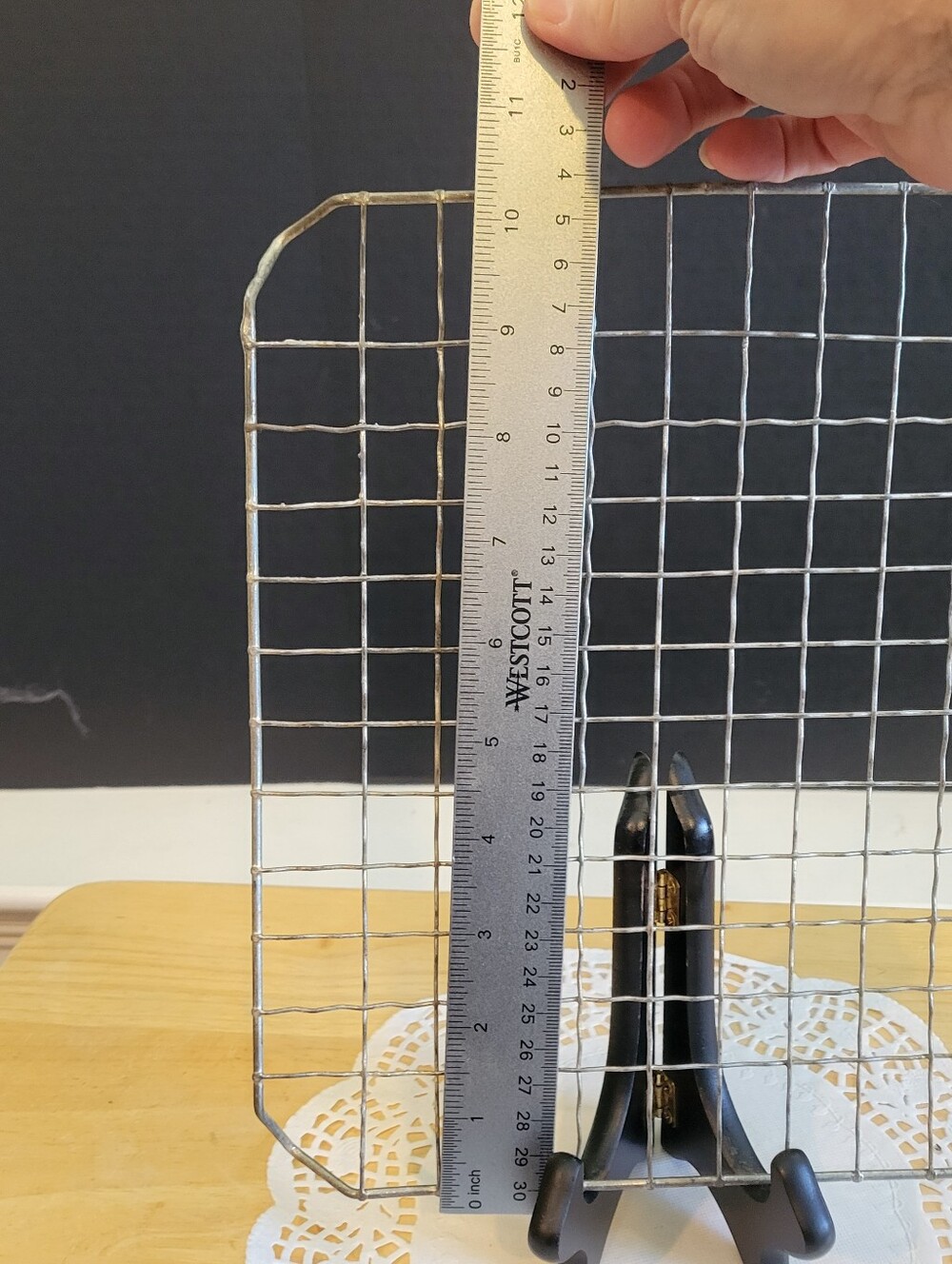 Vintage Small Wire Rack Grid Design - Picture 4 of 4